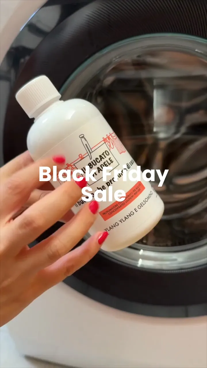 Il Bucato di Adele Black Friday reel: a bottle held up by a washing machine